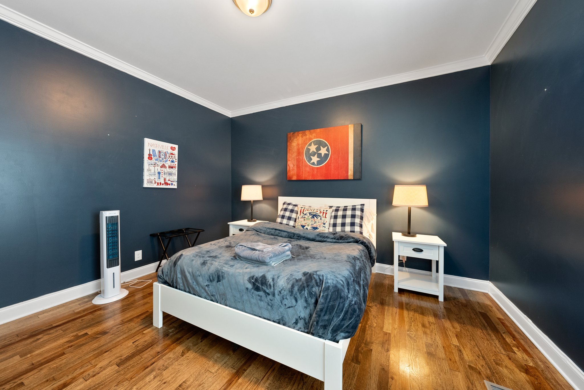 Bedroom with Tennessee flag artwork and cozy bedding