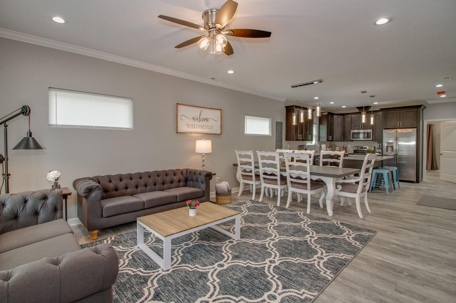 Beautiful three bedroom beach house. Great Monthly!